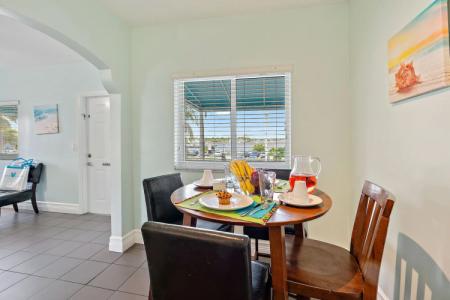 Hollywood Beachside Boutique Suite - 4
