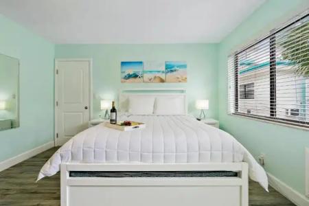 Hollywood Beachside Boutique Suite - 25