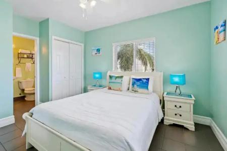 Hollywood Beachside Boutique Suite - 31