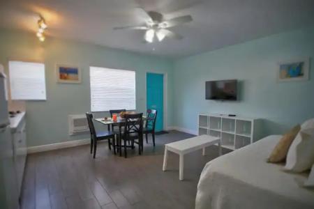 Hollywood Beachside Boutique Suite - 43