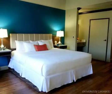 The BLVD & Suites - 22