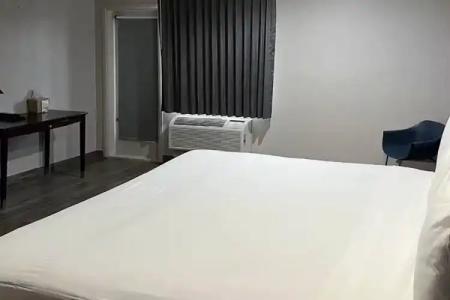 Super 8 by Wyndham Mesa Downtown Near Convention Center - 22