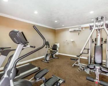 Super 8 by Wyndham Mesa Downtown Near Convention Center - 12