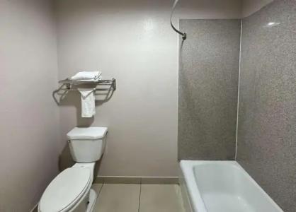 Super 8 by Wyndham Mesa Downtown Near Convention Center - 37