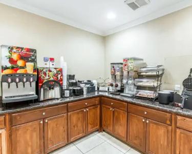 Super 8 by Wyndham Mesa Downtown Near Convention Center - 18