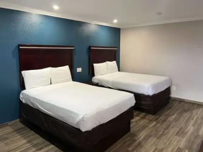 Super 8 by Wyndham Mesa Downtown Near Convention Center - 40