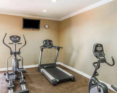 Super 8 by Wyndham Mesa Downtown Near Convention Center - 13