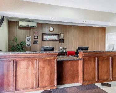 Super 8 by Wyndham Mesa Downtown Near Convention Center - 19