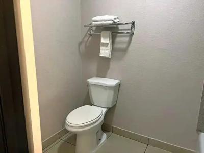 Super 8 by Wyndham Mesa Downtown Near Convention Center - 56