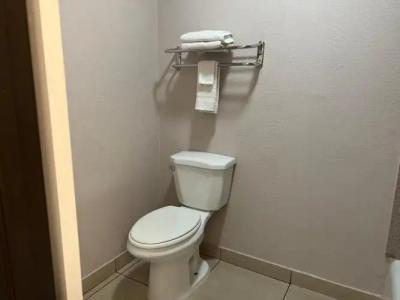 Super 8 by Wyndham Mesa Downtown Near Convention Center - 36