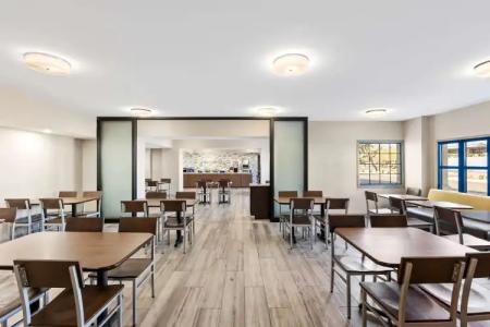 Days Inn & Suites by Wyndham Mesa Near Phoenix - 13