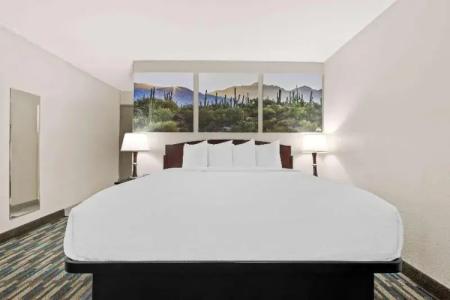 Days Inn & Suites by Wyndham Mesa Near Phoenix - 39