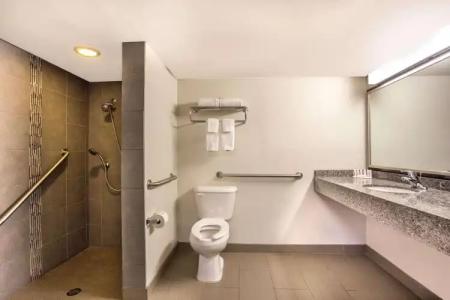 Howard Johnson by Wyndham Scottsdale Old Town - 7