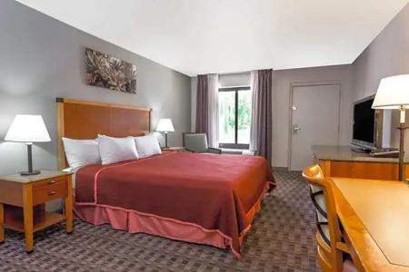 Howard Johnson by Wyndham Scottsdale Old Town - 26