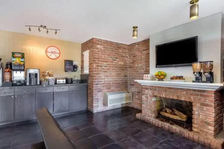 Howard Johnson by Wyndham Scottsdale Old Town - 12