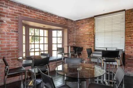 Howard Johnson by Wyndham Scottsdale Old Town - 13