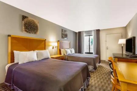 Howard Johnson by Wyndham Scottsdale Old Town - 4