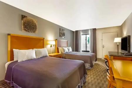 Howard Johnson by Wyndham Scottsdale Old Town - 22