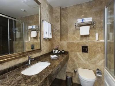 Al Majed Boutique - 8