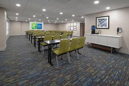 Holiday Inn Express & Suites SEATTLE-SEA-TAC AIRPORT by IHG - 17