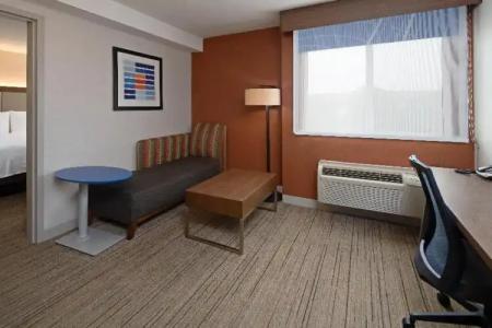 Holiday Inn Express & Suites SEATTLE-SEA-TAC AIRPORT by IHG - 40