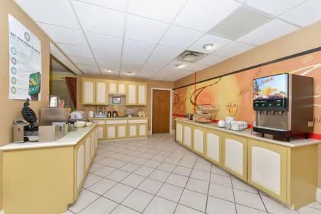 Quality Inn at the Mall - - 23