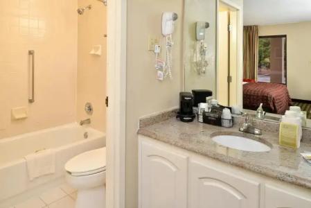 Quality Inn at the Mall - - 7