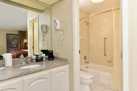 Quality Inn at the Mall - - 8