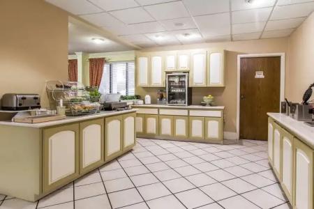 Quality Inn at the Mall - - 24