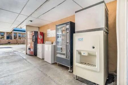 Econo Lodge Inn & Suites Macon West - 15