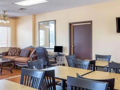 Econo Lodge Inn & Suites Macon West - 22