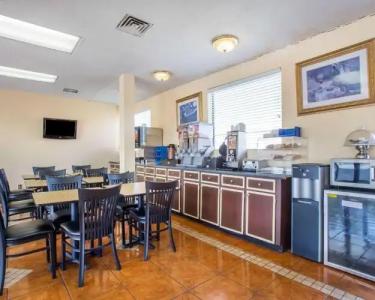 Econo Lodge Inn & Suites Macon West - 21