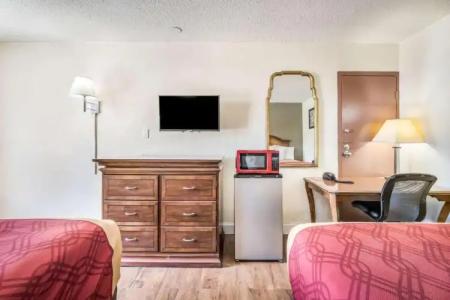 Econo Lodge Inn & Suites Macon West - 30