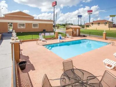 Econo Lodge Inn & Suites Macon West - 17