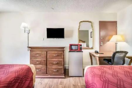 Econo Lodge Inn & Suites Macon West - 33