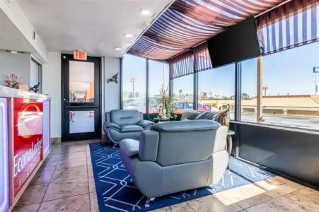 Econo Lodge Inn & Suites Macon West - 7