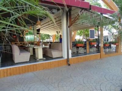 La Piazza Family - 8