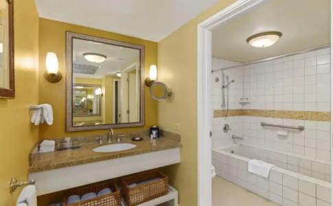 OUTRIGGER Kona Resort and Spa - 4