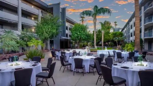 Holiday Inn & Suites PHOENIX AIRPORT NORTH by IHG - 15