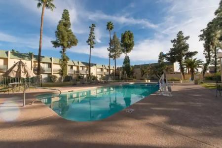 Vacation Inn Phoenix - 11