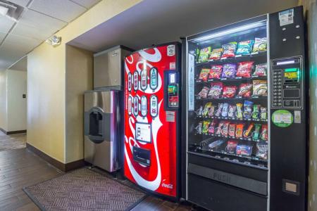 Red Roof Plus+ Phoenix West - 10