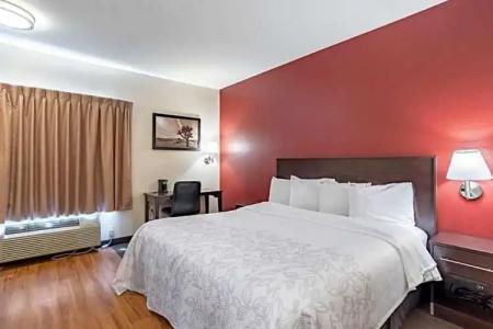 Red Roof Plus+ Phoenix West - 66