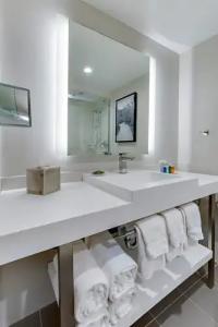 Radisson Phoenix Airport - 54