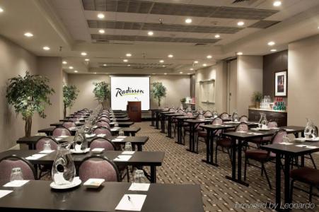 Radisson Phoenix Airport - 45