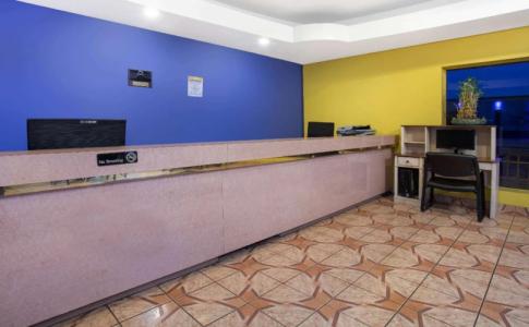 Days Inn by Wyndham Airport - Phoenix - 0