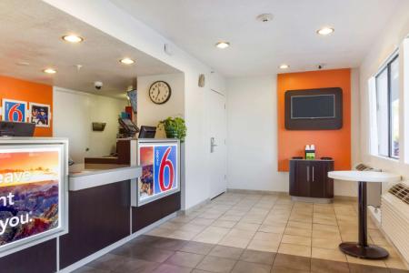 Motel 6 Phoenix, AZ - West - 11