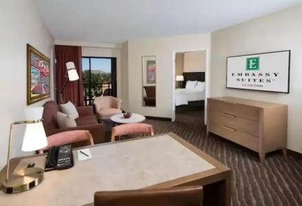 Embassy Suites by Hilton Phoenix Scottsdale - 33