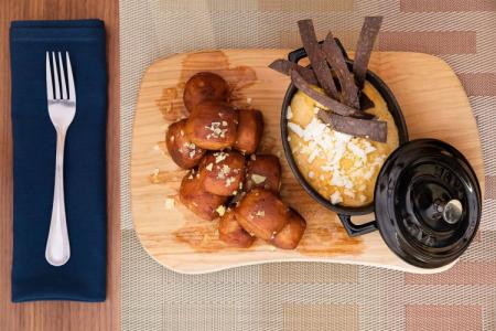 Embassy Suites by Hilton Phoenix Downtown North - 11