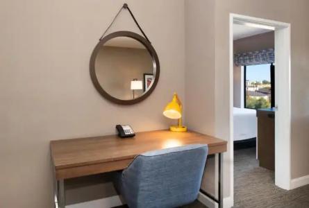 Hampton Inn Phoenix-Airport North - 60