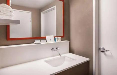 Hampton Inn Phoenix-Airport North - 34